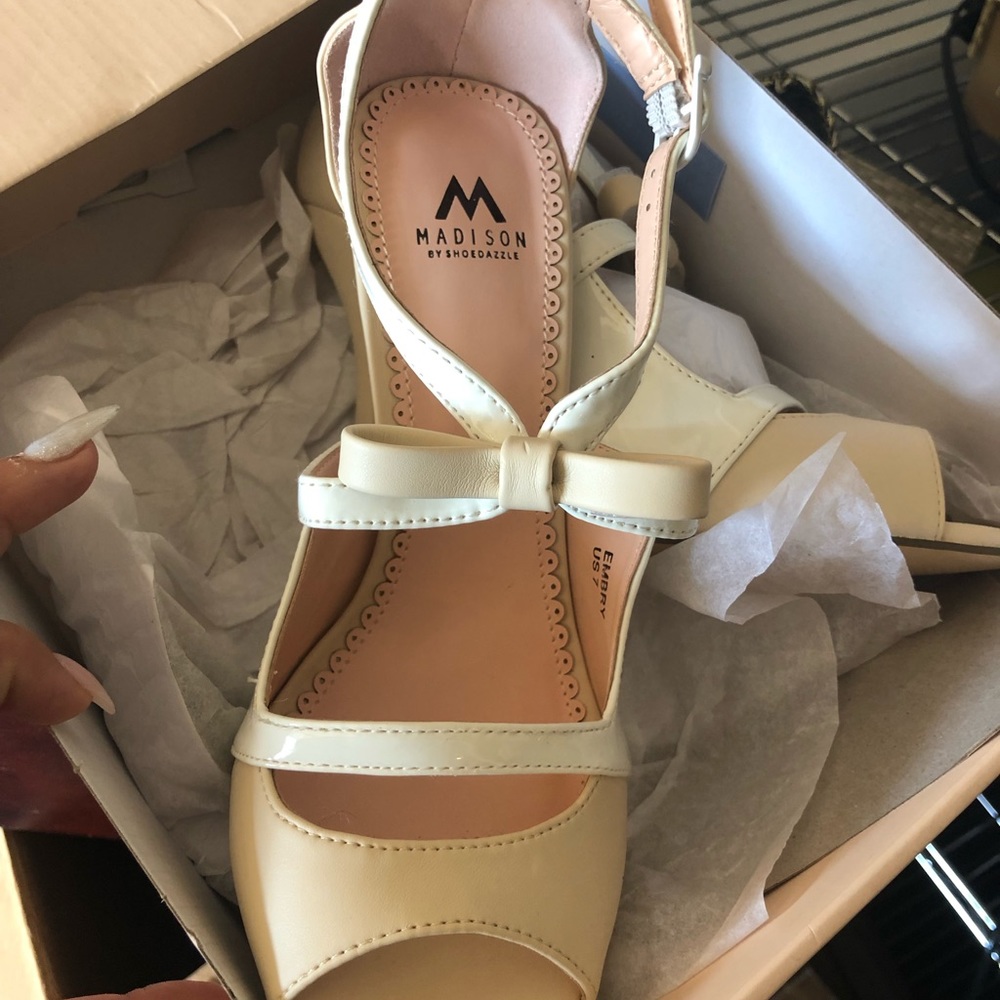 Size 7 White heels